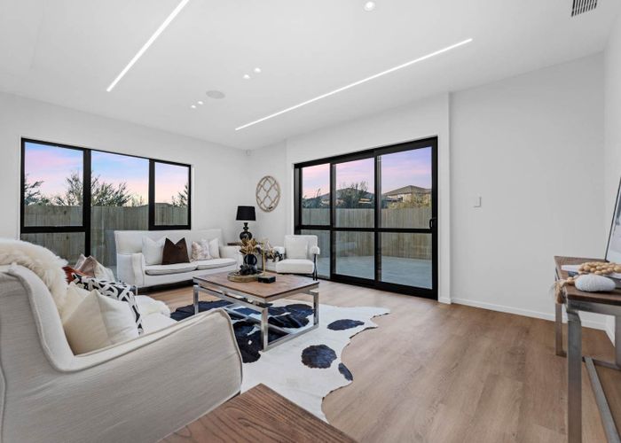  at 14 Adamson Road, Flat Bush, Manukau City, Auckland