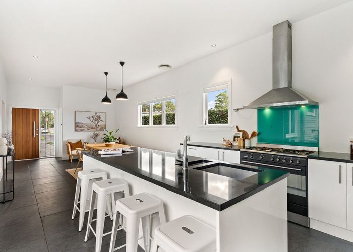  at 2/105 Lancaster Road, Beach Haven, North Shore City, Auckland