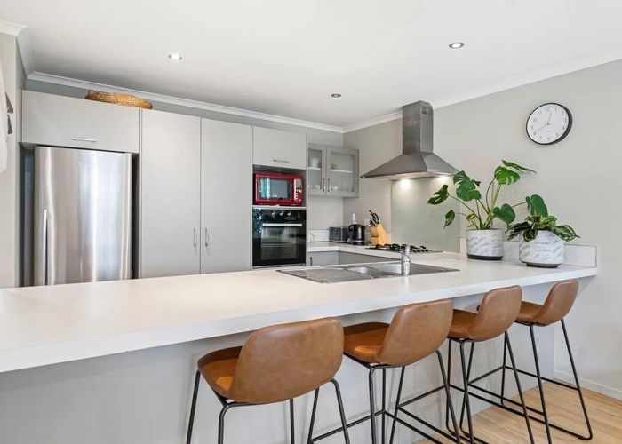  at 11 Tarapiroe Avenue, Takanini, Papakura, Auckland