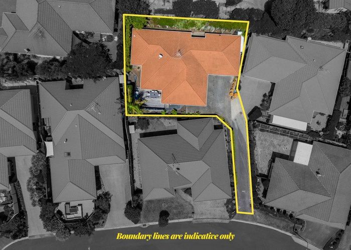  at 33 Gillett Place, Botany Downs, Auckland