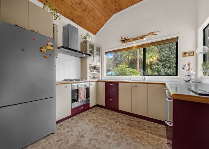  at 1/11 De Val Drive, Titirangi, Waitakere City, Auckland