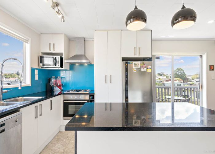  at 8 Daphne Road, Papatoetoe, Auckland