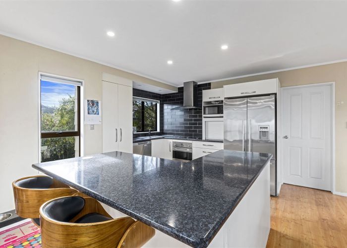  at 27 Hale Crescent, Bayview, Auckland