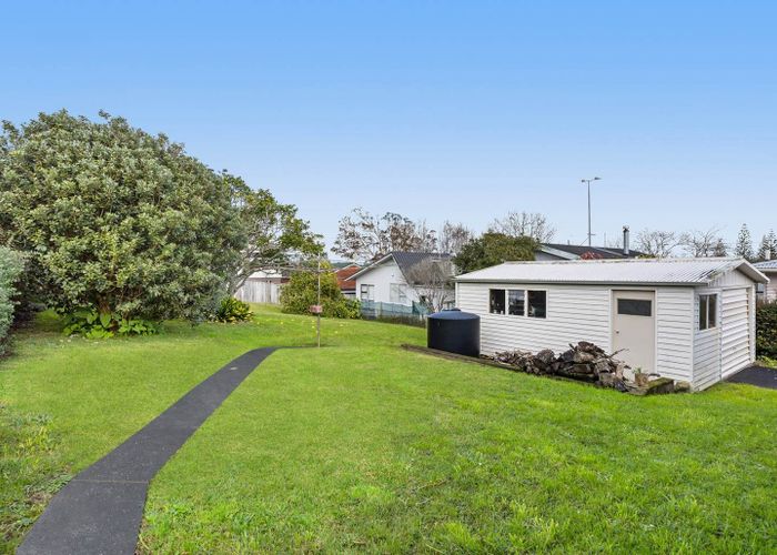  at 18 Pax Avenue, Forrest Hill, Auckland