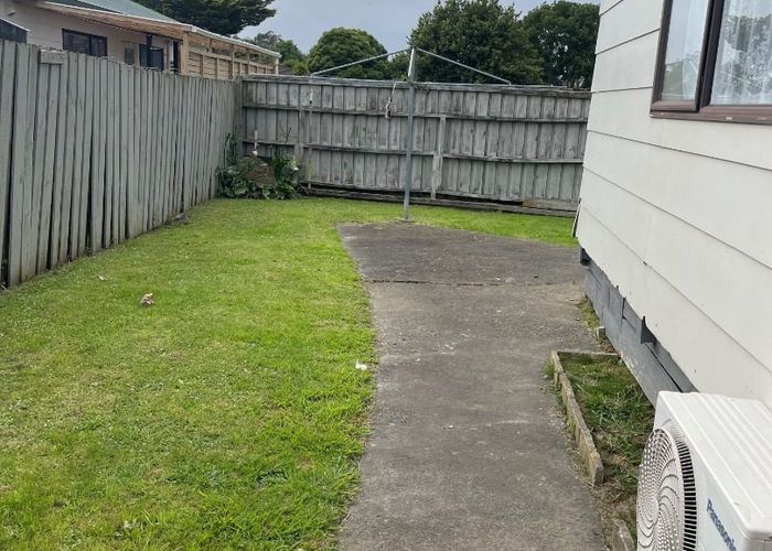  at 1/100 Shifnal Drive, Randwick Park, Auckland