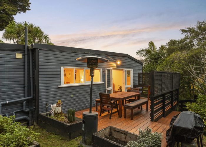  at 19 Laingholm Drive, Laingholm, Waitakere City, Auckland