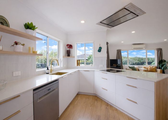  at 6A Fayette Place, Te Atatu South, Waitakere City, Auckland