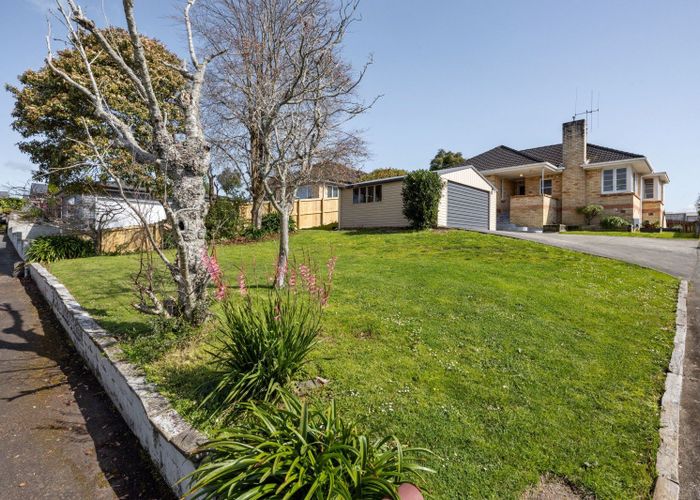  at 32A Hinton Avenue, Forest Lake, Hamilton