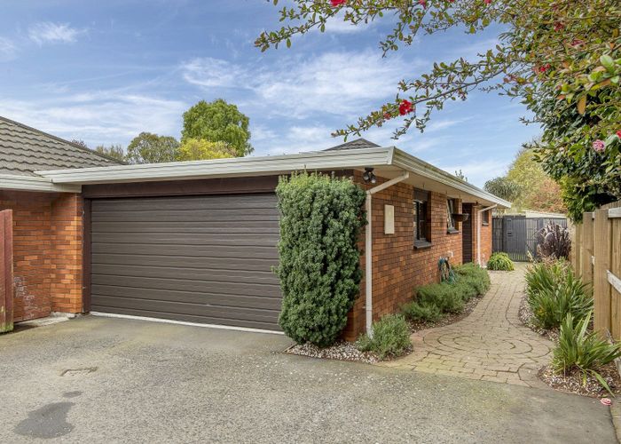  at 2/84 Memorial Avenue, Ilam, Christchurch