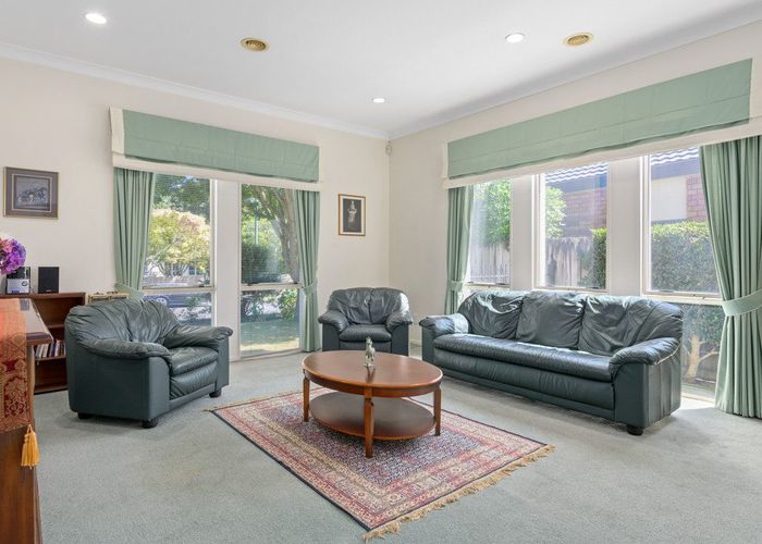  at 30 Huntington Drive, Huntington, Hamilton