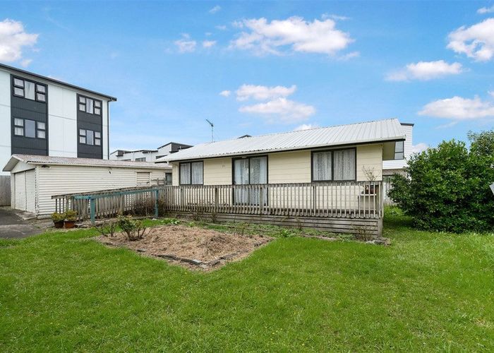  at 2 Fruitvale Road, New Lynn, Auckland