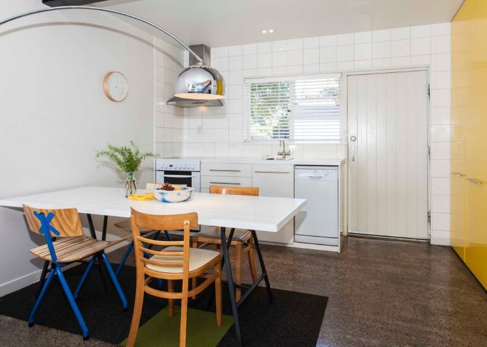  at 4/23 Holly Road, Merivale, Christchurch City, Canterbury