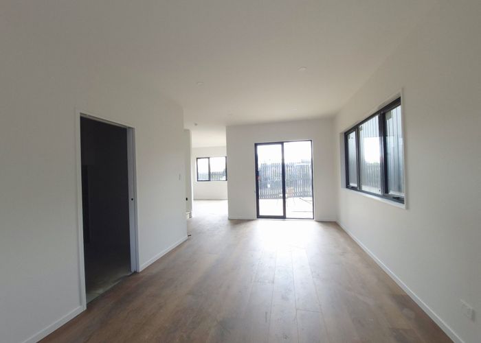  at 2/13 Torino Street, Point England, Auckland City, Auckland