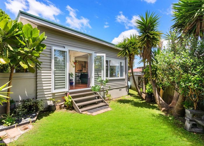 at 1/137A View Road, Sunnyvale, Waitakere City, Auckland