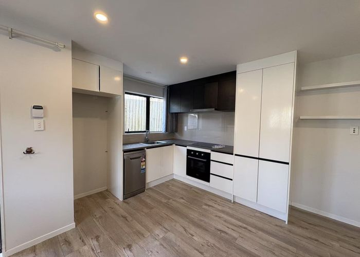  at 5b Glenford Lane, Te Atatu Peninsula, Waitakere City, Auckland