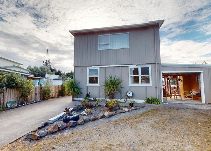  at 165 Kahukura Avenue, Waitarere Beach, Levin