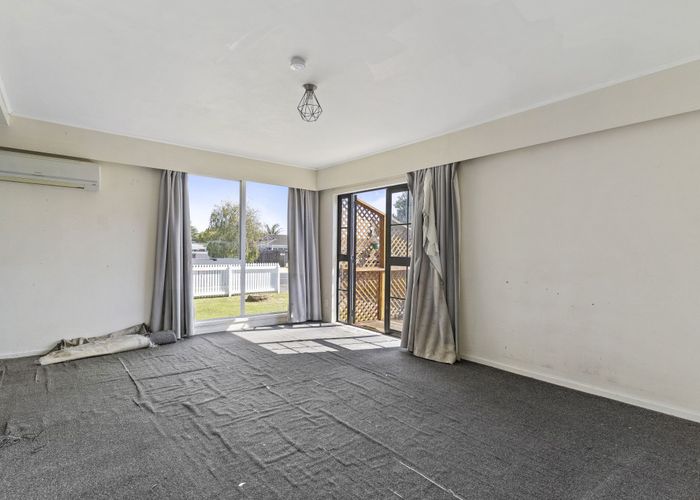  at 15 Gibbons Road, Weymouth, Manukau City, Auckland