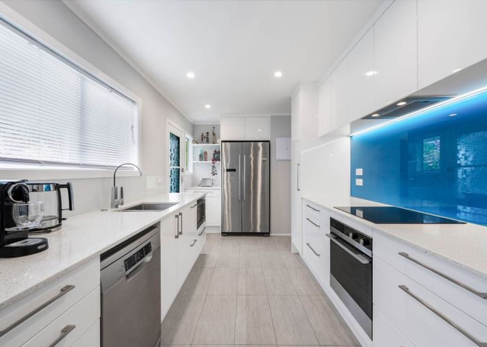  at 2/16 Scarlock Avenue, Browns Bay, North Shore City, Auckland