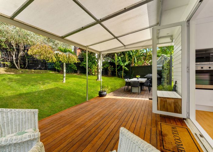  at 2/19 Bishopgate Street, Birkdale, North Shore City, Auckland
