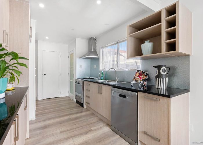  at 1/21 Rapallo Place, Farm Cove, Auckland