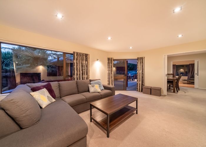  at 9 Molyneux Close, Whitby, Porirua