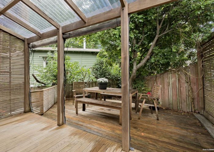  at 1/37 Cassino Street, Bayswater, Auckland
