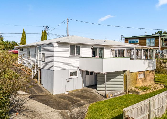  at 1/143 Manuka Road, Glenfield, North Shore City, Auckland