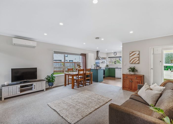  at 2/4 Illana Place, Ranui, Waitakere City, Auckland