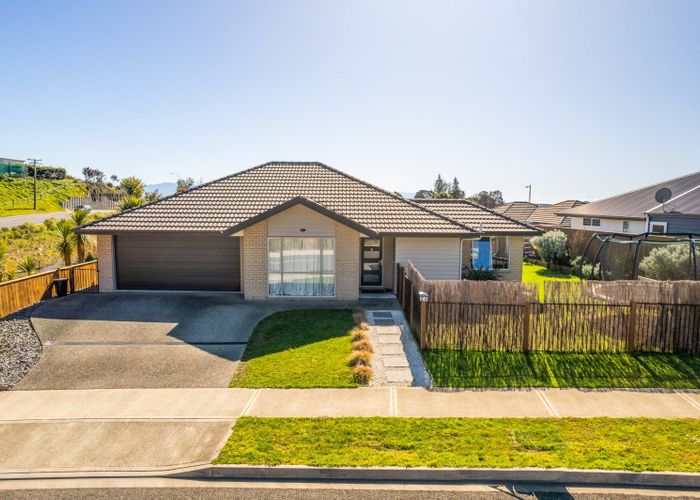  at 26 Pine Crest Drive, Richmond