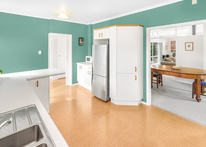  at 24 Bernard Street, Chedworth, Hamilton