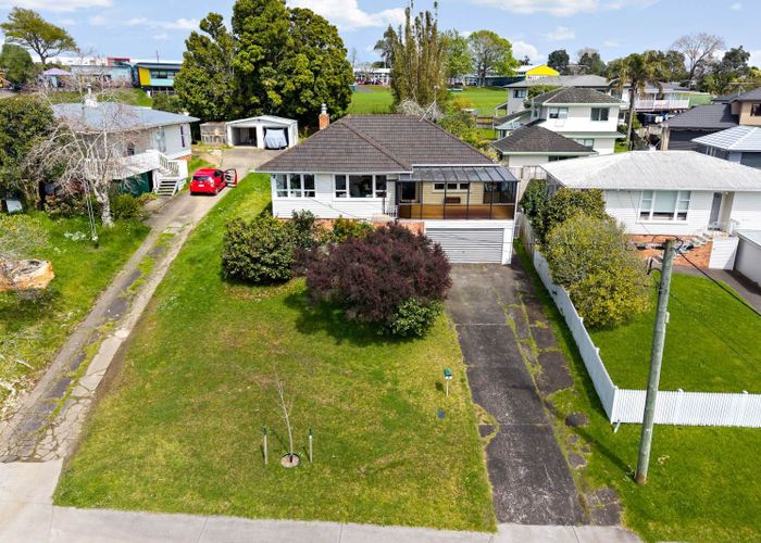  at 6 Kelwyn Road, Kelston, Waitakere City, Auckland