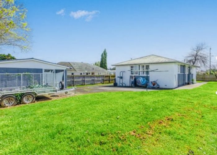  at 39 Flat Bush Road, Clover Park, Auckland