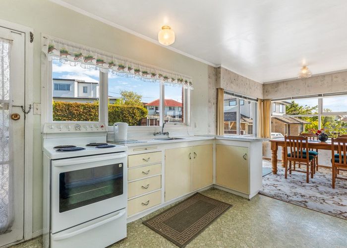  at 9 Griffen Park Road, Mount Roskill, Auckland