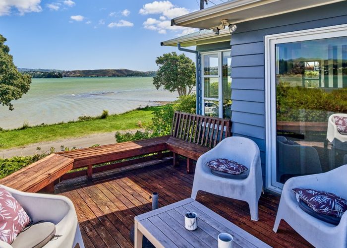  at 19 Motukaraka Point, Pauatahanui