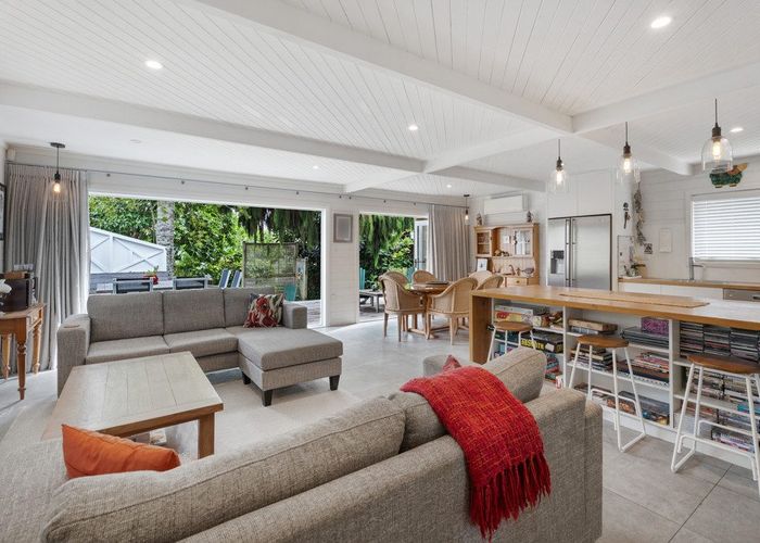  at 2 Taylor Road, Mangere Bridge, Manukau City, Auckland