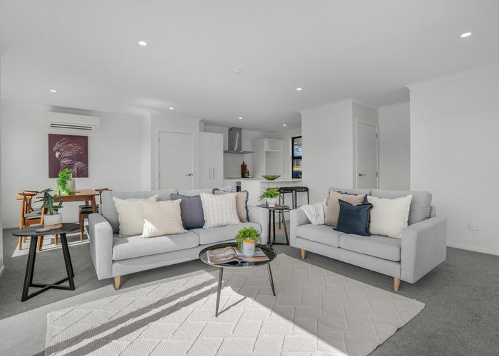  at 2/215 Stokes Valley Road, Stokes Valley, Lower Hutt, Wellington