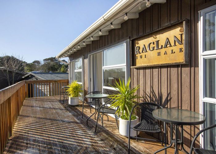  at 1A Southern Cross Cres, Island Bay, Wellington