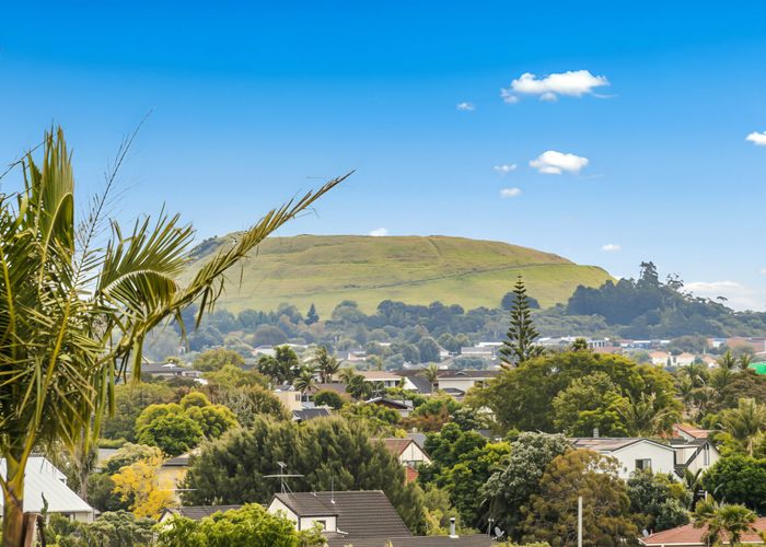  at 8 & 8B Raddock Place, Farm Cove, Manukau City, Auckland