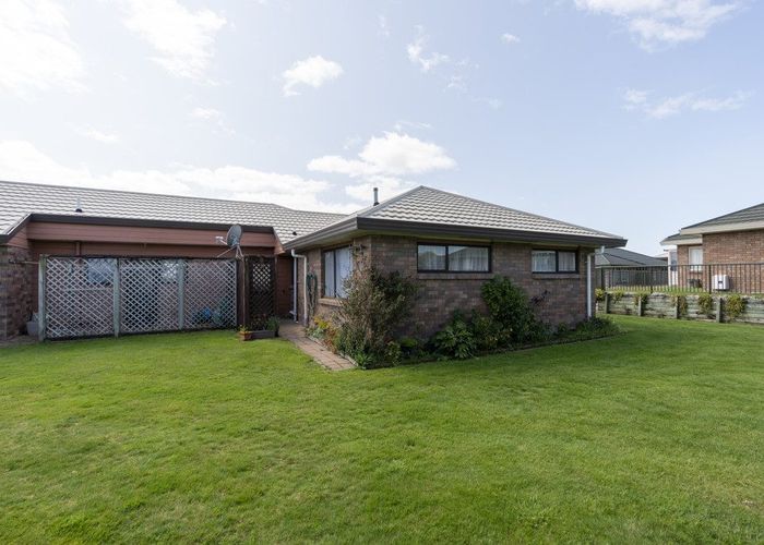  at 8/4 Admiral Crescent, Flagstaff, Hamilton