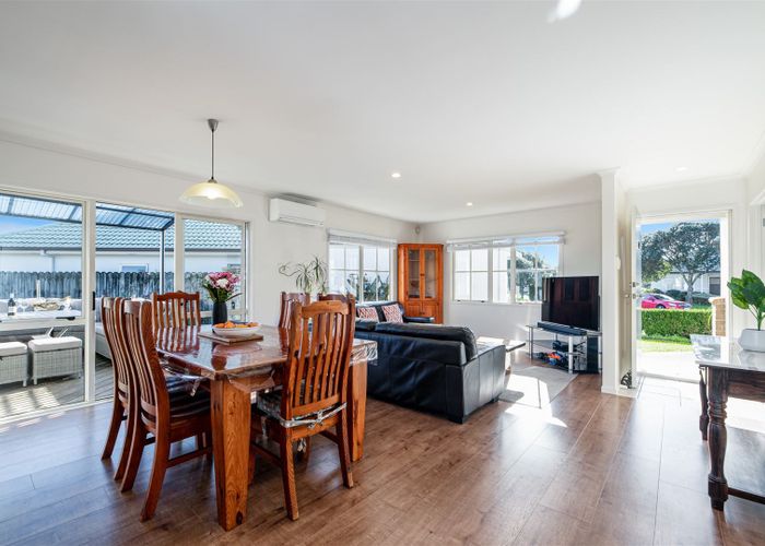  at 15 Espalier Drive, Henderson, Auckland