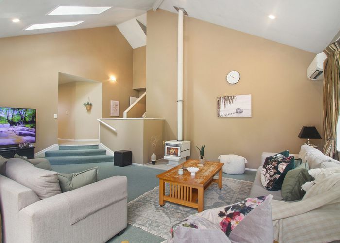  at 16A Kingsclere Place, Goodwood Heights, Auckland