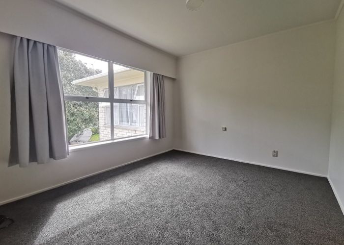  at 1/76 Ravenwood Drive, Forrest Hill, Auckland