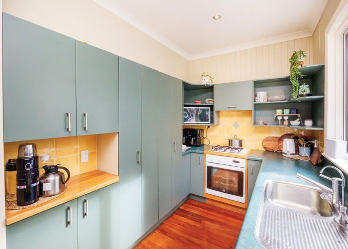  at 27 Pahiatua Street, Hokowhitu, Palmerston North, Manawatu / Whanganui