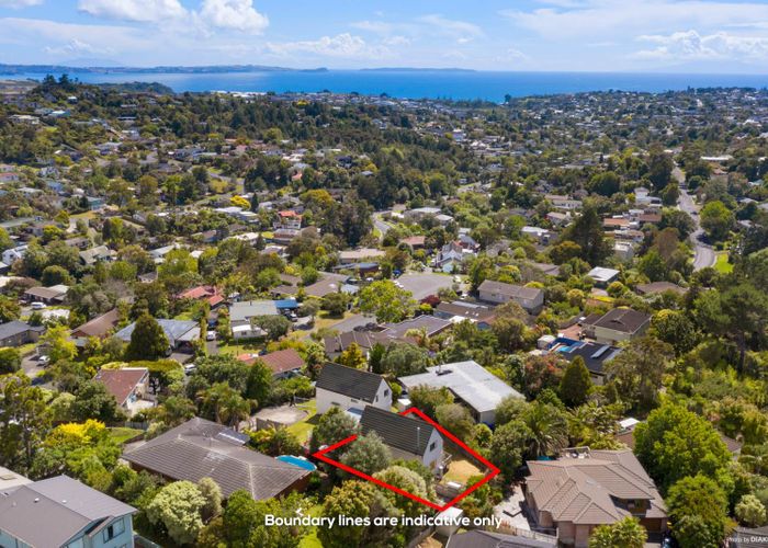  at 2/16 Portobello Place, Torbay, Auckland