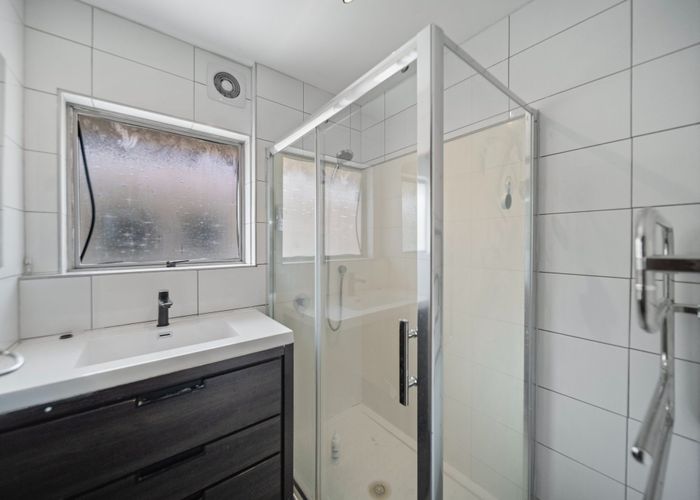  at 2/104 Pakuranga Road, Pakuranga, Manukau City, Auckland