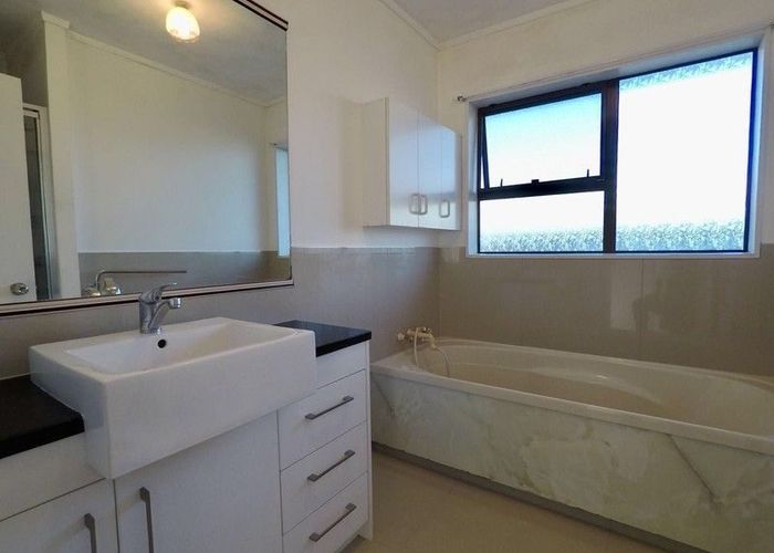  at 2/15 Marshall Liang Ave, Mount Roskill, Auckland City, Auckland
