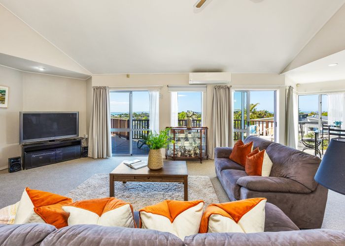  at 2/134 Bleakhouse Road, Mellons Bay, Manukau City, Auckland