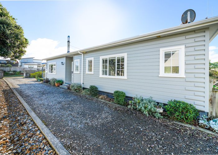  at 32 Kent Avenue, Waitarere Beach, Levin