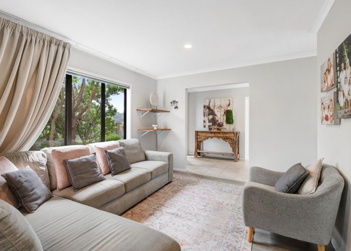  at 2/18 The Avenue, Albany, North Shore City, Auckland