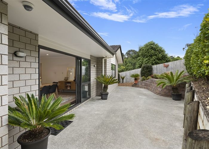  at 72 Lake Panorama Drive, Henderson Valley, Auckland